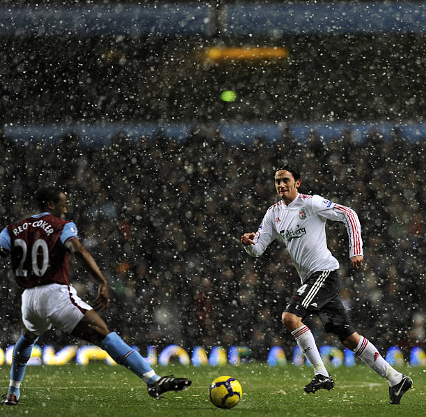 从侧翼进行 从侧翼进行